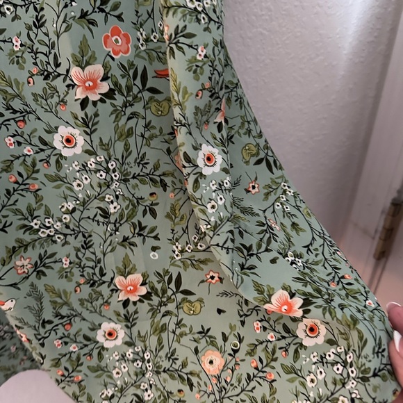 Beautiful light weight new blouse easy - Picture 5 of 11